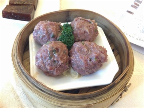 食评:                                                白灼牛肉球