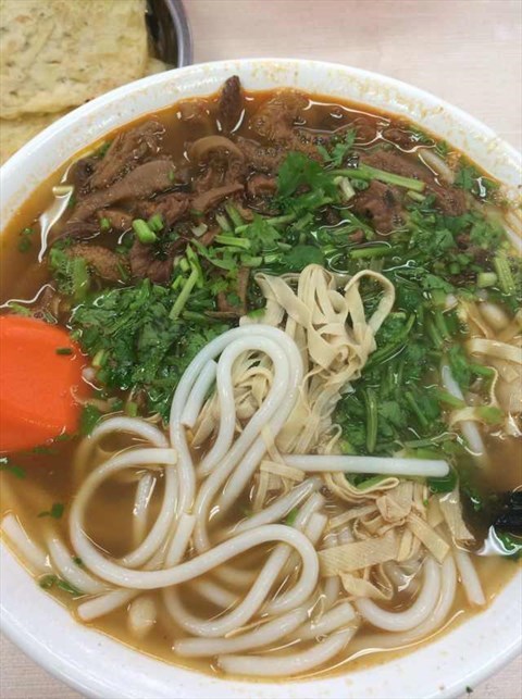 雅奇特色馄饨面条店
