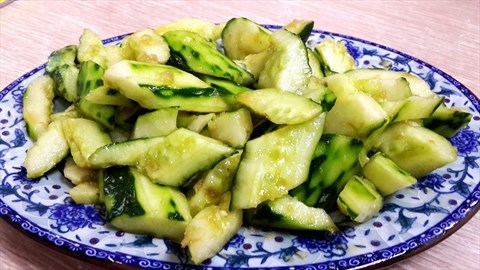 一碗拉面,一盘拍黄瓜有多少热量?就几片肉,麻