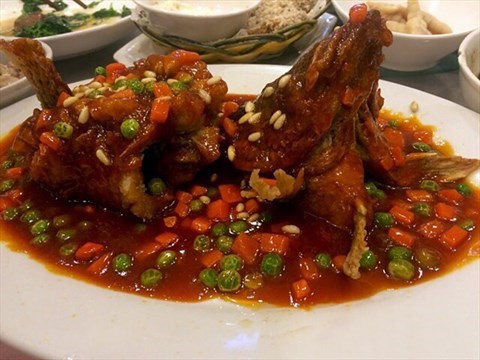 菜量还挺大的,他家的糖醋鱼是我点的,78元一条,鲤鱼做的,先炸后浇汁