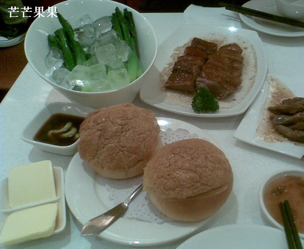 菠萝油+剑兰+烧鹅