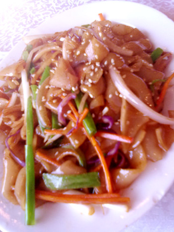 豉油皇炒河粉28元——酱汁入味