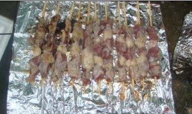 羊肉串,很有光泽,肉质也很厚