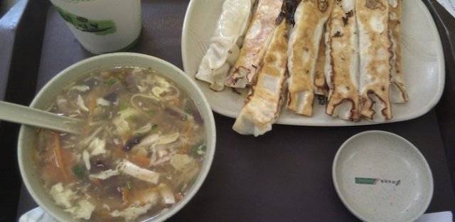 酸辣汤+锅贴
