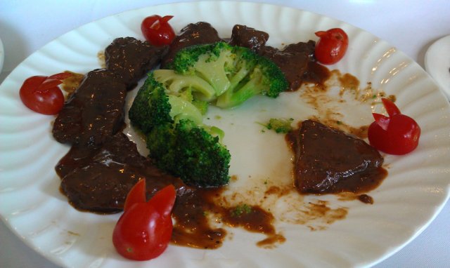 红酒焗鸸鹋肉