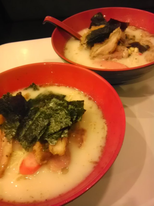 两碗招牌拉面