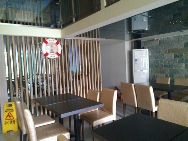 室内布置好迎合海岛的主题