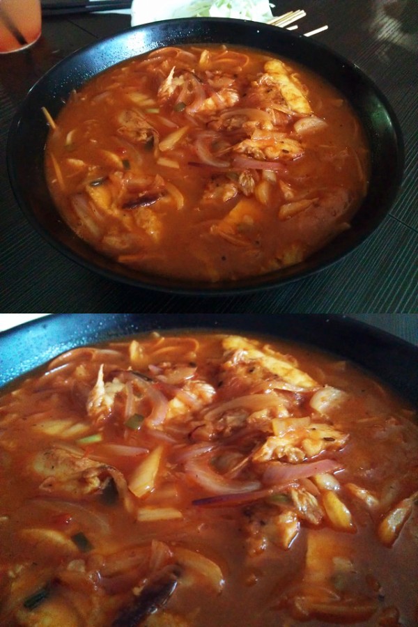 泡菜辣汤鸡肉拉面