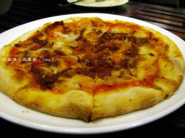 烟肉洋葱辣味披萨