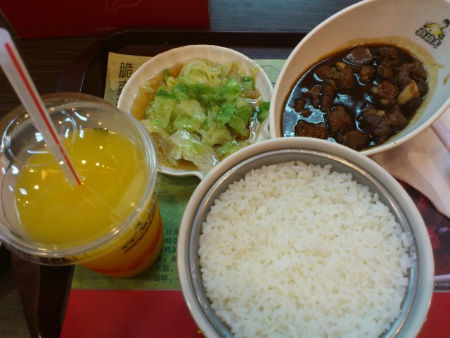 排骨饭和橙汁