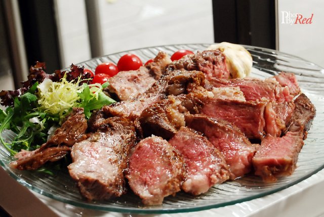 澳洲谷饲的带骨肉眼牛排