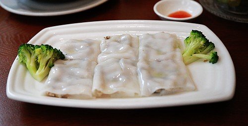 梅菜肉滑肠粉，光看外皮我还觉得不错，入口才发现和银记的差不多，不稀饭~