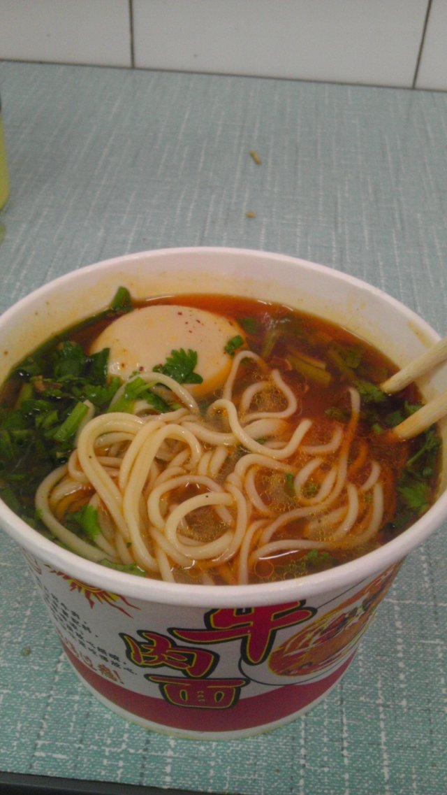 拉面和卤鸡蛋