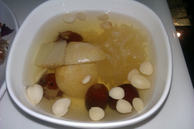 莲子雪耳糖水