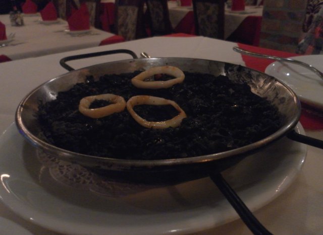 西班牙墨鱼汁虾仁饭