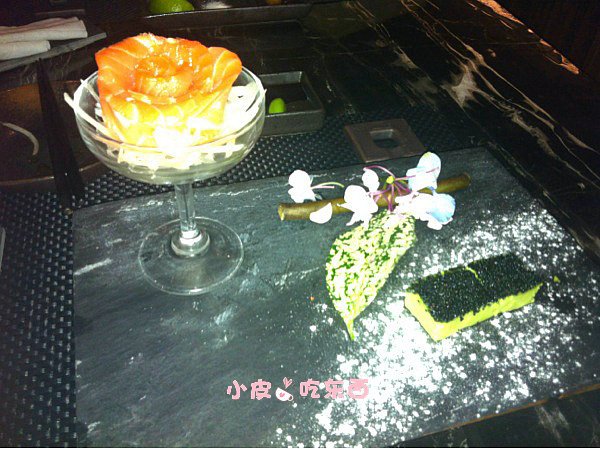 牡丹鲑鱼腩佐牛油果慕斯