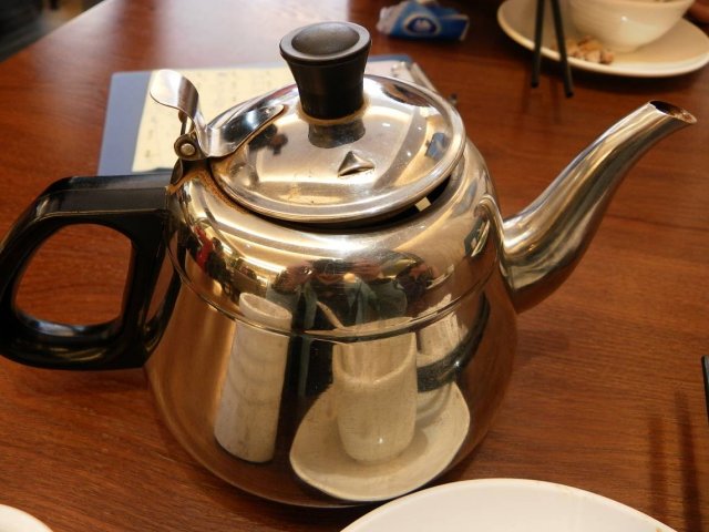 茶壶，水唔多够热