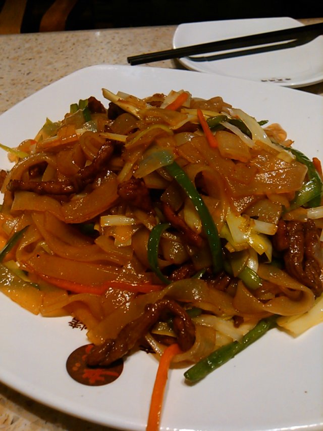 牛肉炒河粉