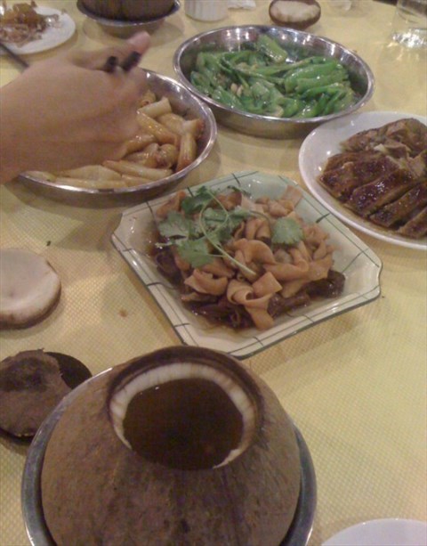 鸿运阁湛江鸡酒家