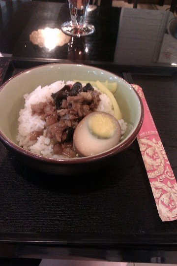 麻辣卤肉饭