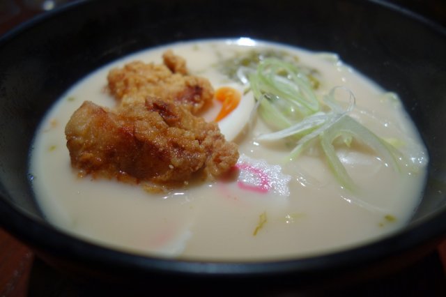 炸鸡块豚骨拉面