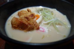 炸鸡块豚骨拉面