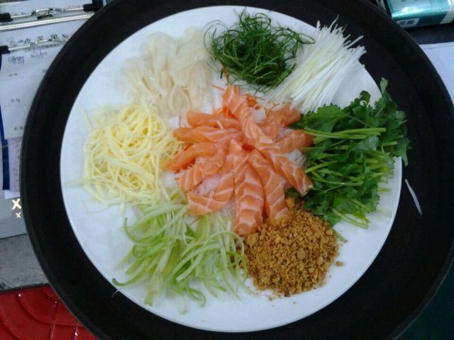 三文鱼捞起刺身