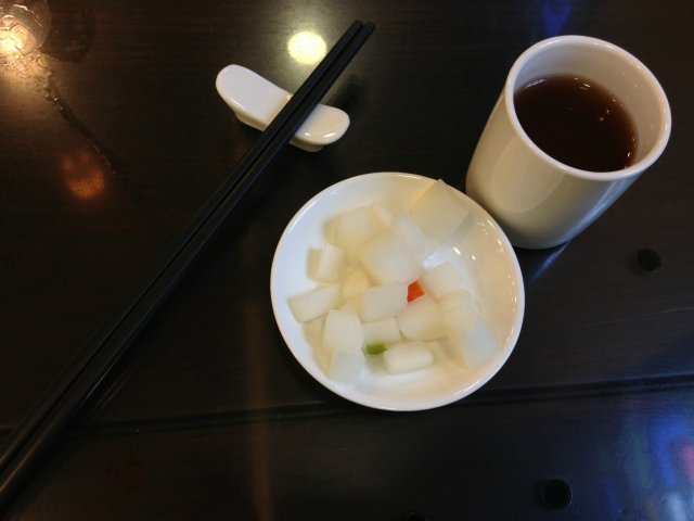 配送的咸酸和普洱茶（免费）