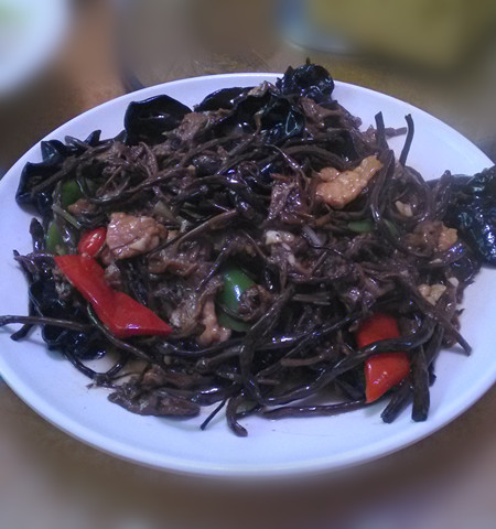茶树菇木耳炒肉