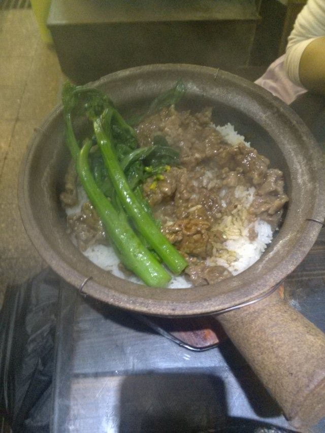 牛肉煲仔饭