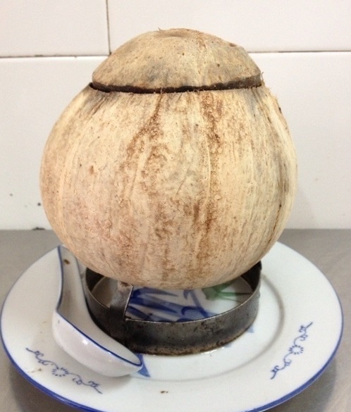 原只椰子炖竹丝鸡