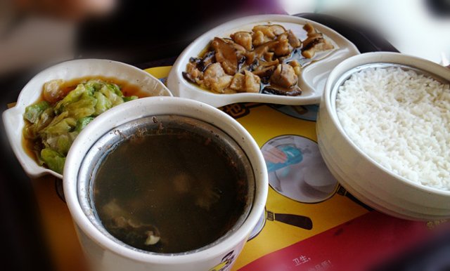 “冬菇鸡腿饭”套餐