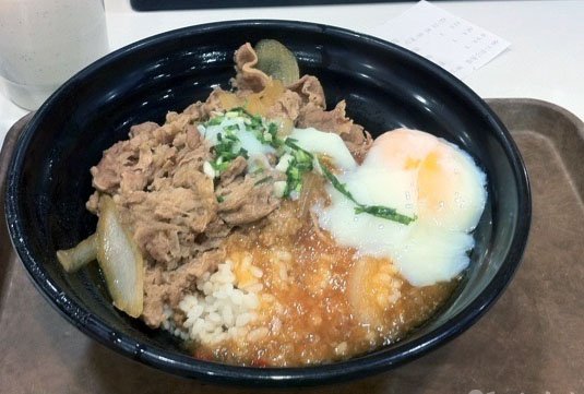 温泉蛋牛肉饭