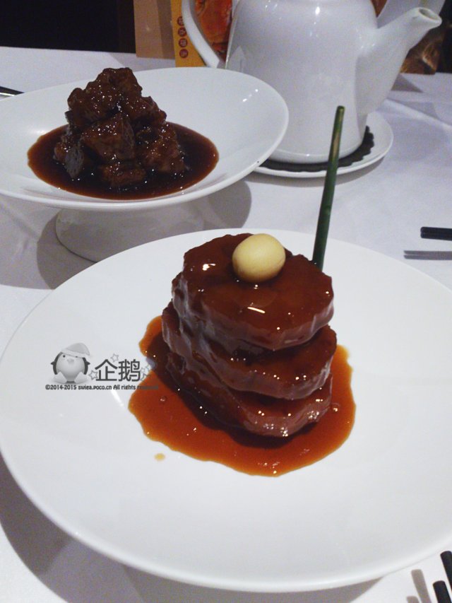 桂花莲藕，同桌的好友感觉太甜，但我倒是觉得甜得很正宗，藕片里满满的糖浆味，美中不足的就是桂花味不够浓