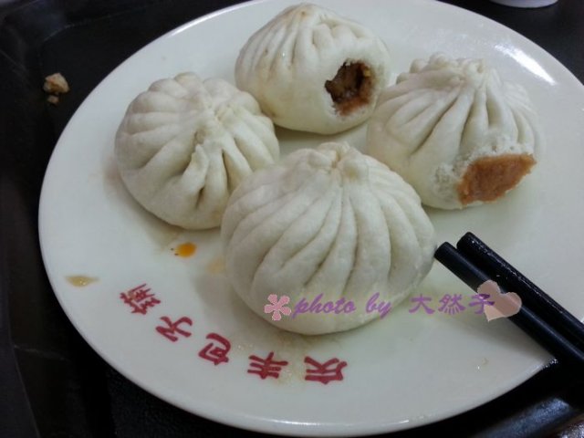 打包回来的包子，个头差不多大~