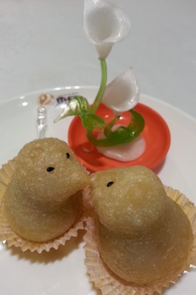 鸡仔咸水角的出场引来一阵惊呼 - 珠江新城的2号唐厨)