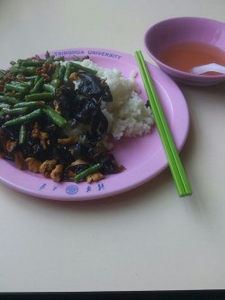 豆角木耳炒肉饭