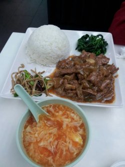 黑椒牛柳盖饭