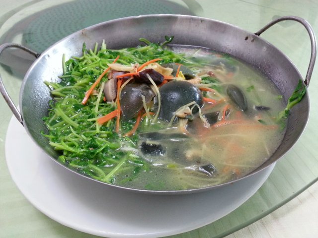 上湯浸豆苗