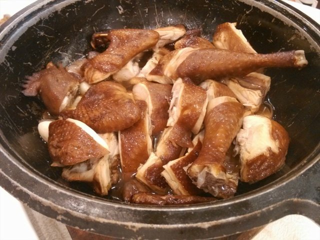 特色沙锅玫瑰豉油鸡