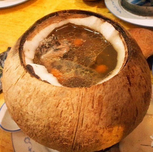 原只椰子炖竹丝鸡