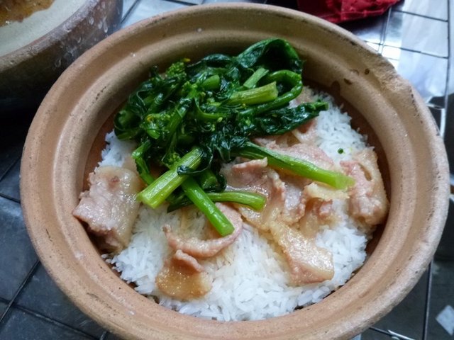 肉片煲仔饭