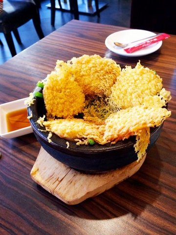 石锅蟹粉小笼包