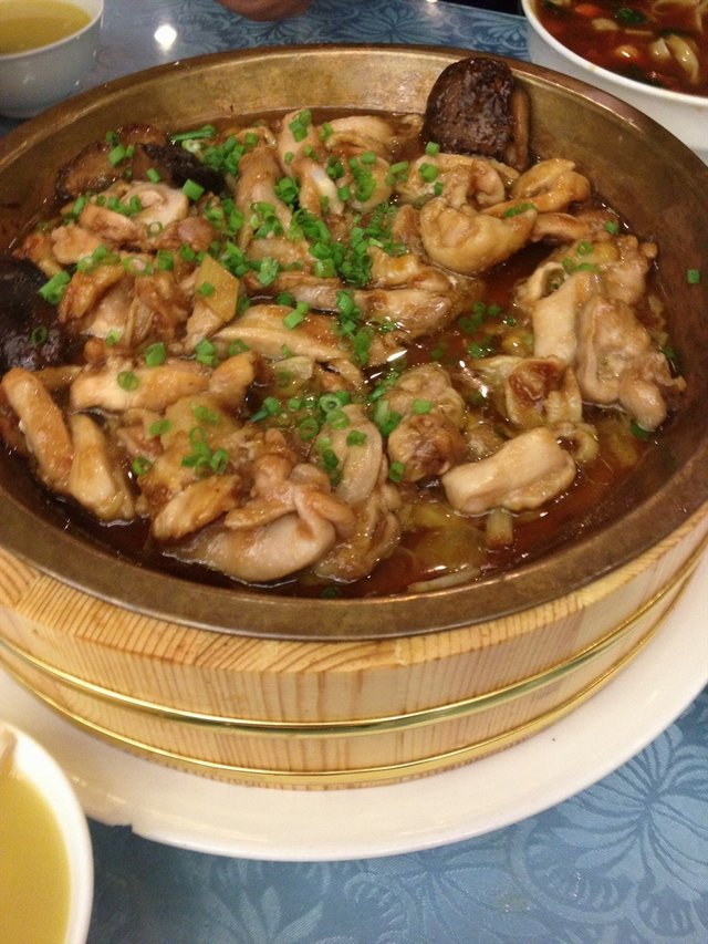 铜盆蒸滑鸡