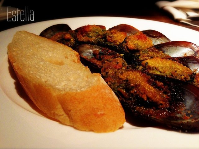 烤塔斯马尼亚青口，榛子蒜牛油，巴马臣芝士