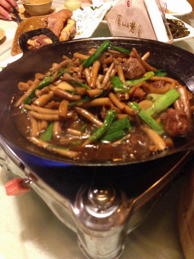干锅排骨茶树菇