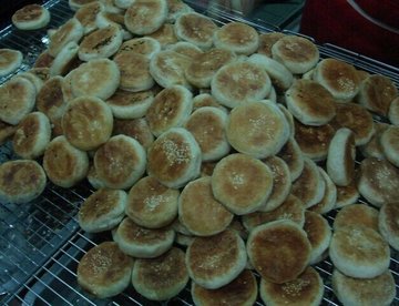 刚出炉的新鲜热乎绿豆酥