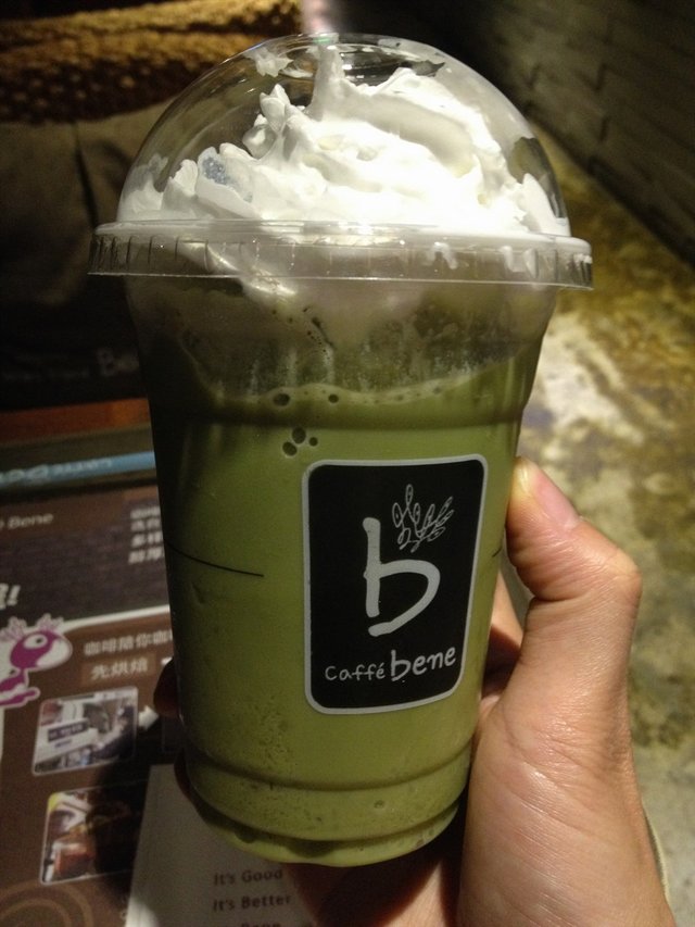 绿茶的味道可以,但是冰还没有完全搅烂。