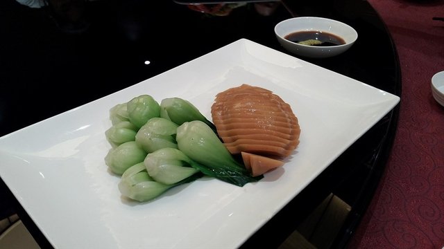 芥香棠菜拼冷切鲍鱼