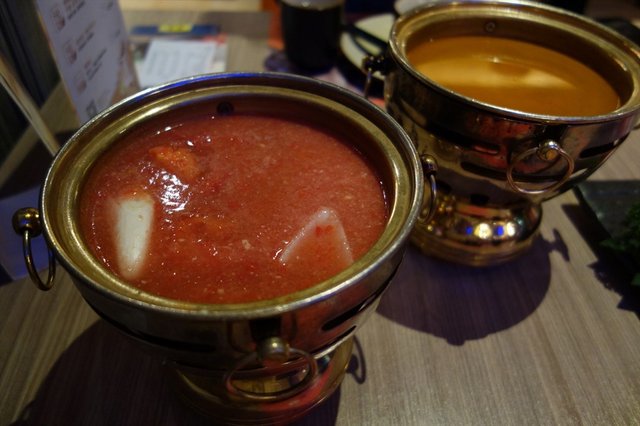 番茄牛尾骨汤底&沙爹汤底
